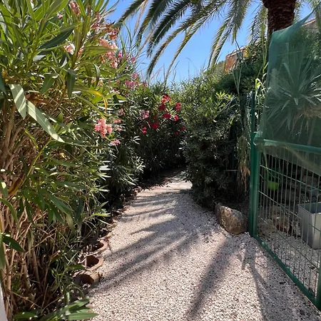 Simone, Maison, Quartier Calme, Grande Terrasse, Spa, Barbecue, 2 * Fréjus