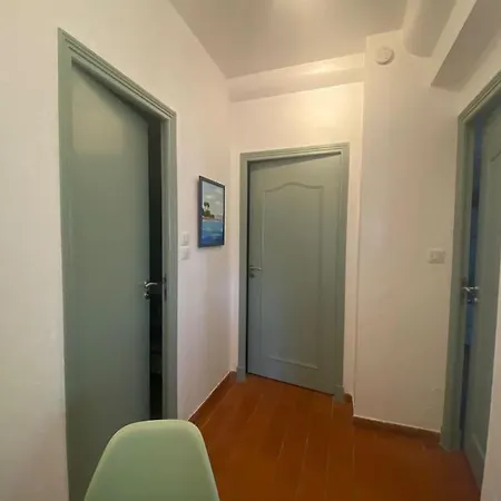 Simone, Maison, Quartier Calme, Grande Terrasse, Spa, Barbecue, 2 Appartement Fréjus