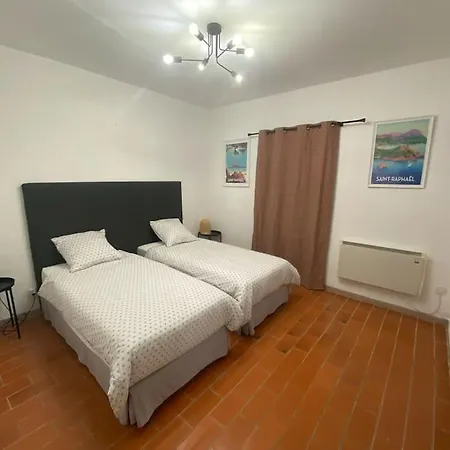 Simone, Maison, Quartier Calme, Grande Terrasse, Spa, Barbecue, 2 Appartement Fréjus