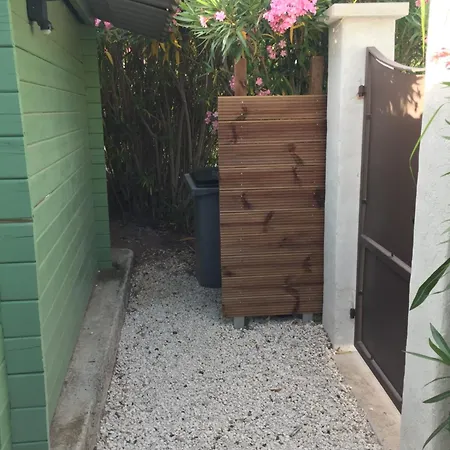 Appartement Simone, Maison, Quartier Calme, Grande Terrasse, Spa, Barbecue, 2 Fréjus