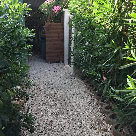 Appartement Simone, Maison, Quartier Calme, Grande Terrasse, Spa, Barbecue, 2