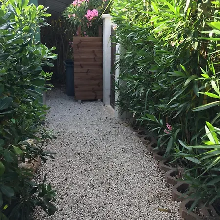 Appartement Simone, Maison, Quartier Calme, Grande Terrasse, Spa, Barbecue, 2
