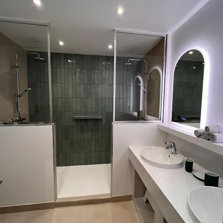 Simone, Maison, Quartier Calme, Grande Terrasse, Spa, Barbecue, 2 Appartement Fréjus