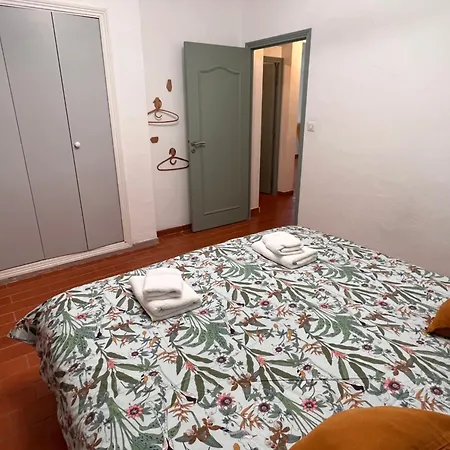 Appartement Simone, Maison, Quartier Calme, Grande Terrasse, Spa, Barbecue, 2