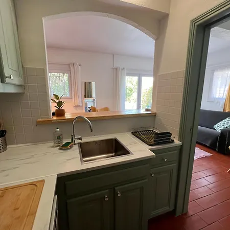 Simone, Maison, Quartier Calme, Grande Terrasse, Spa, Barbecue, 2 Appartement Fréjus