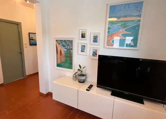 Apartmán Simone, Maison, Quartier Calme, Grande Terrasse, Spa, Barbecue, 2 Fréjus