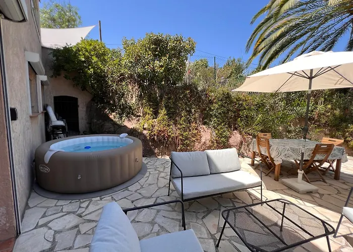 Simone, Maison, Quartier Calme, Grande Terrasse, Spa, Barbecue, 2 * Fréjus